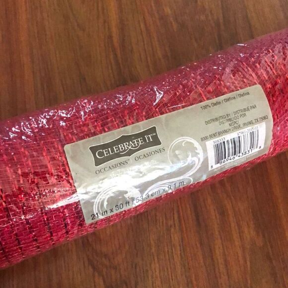 NEW Celebrate it Large red mesh roll for wreaths and decoration 21 x 30 ft￼ - Picture 1 of 4